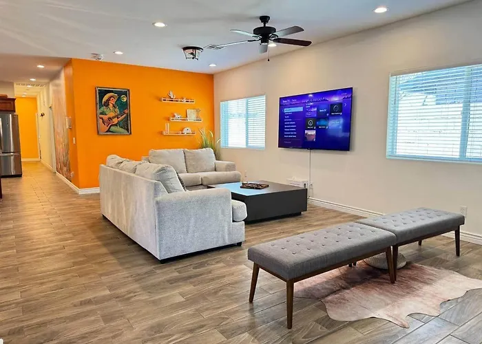 Holiday home New! Near Ballparks, Stadium, Raceway, 4 Tvs, Fast Wifi Cashion
