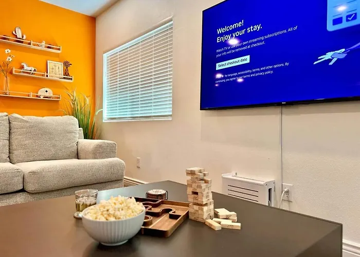 Holiday home New! Near Ballparks, Stadium, Raceway, 4 Tvs, Fast Wifi
