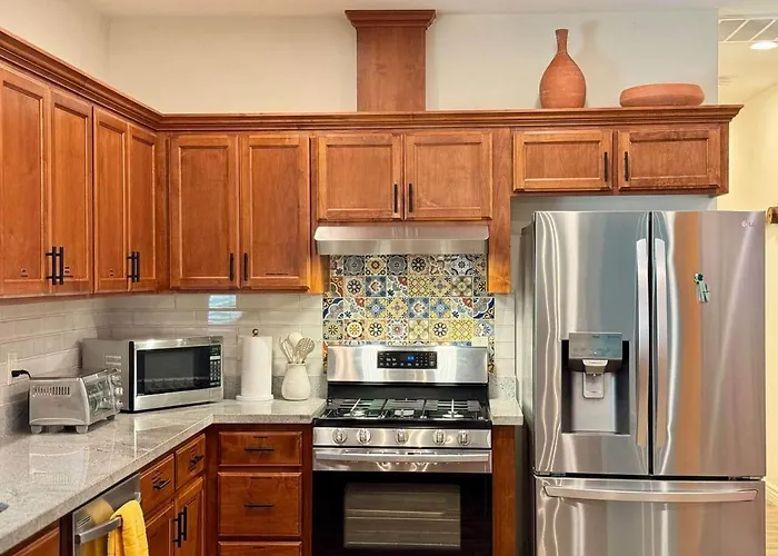New! Near Ballparks, Stadium, Raceway, 4 Tvs, Fast Wifi Cashion