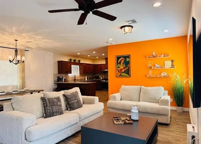 New! Near Ballparks, Stadium, Raceway, 4 Tvs, Fast Wifi *