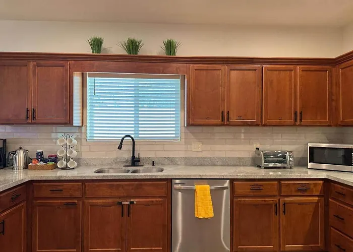 New! Near Ballparks, Stadium, Raceway, 4 Tvs, Fast Wifi