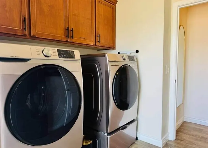 New! Near Ballparks, Stadium, Raceway, 4 Tvs, Fast Wifi *